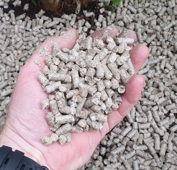 Slug Less Straw Pellets 5L