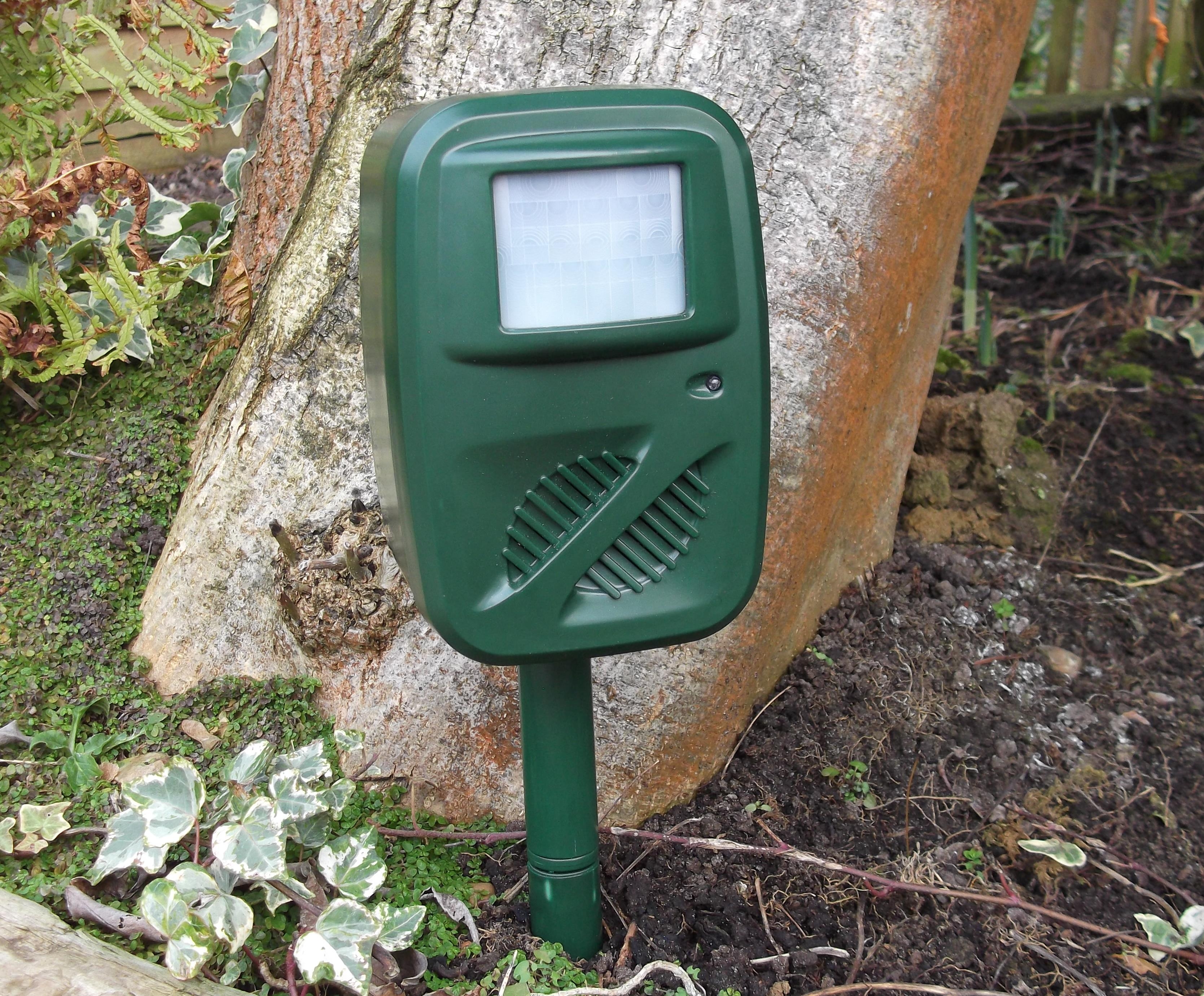 Ultrasonic Pestclear Outdoors Repels Cats Rabbits Deer Dogs Squirrels Foxes And Badgers Without Harm